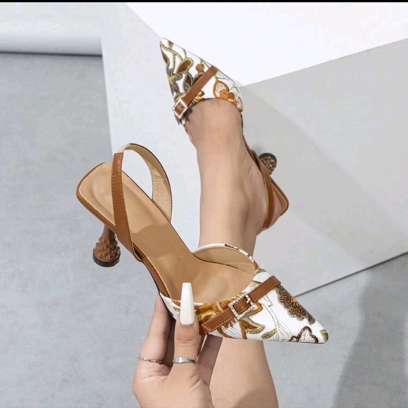 European And American Fashion Stiletto Shallow Toe Hollow Back Pattern Metal - Picture 4 of 5